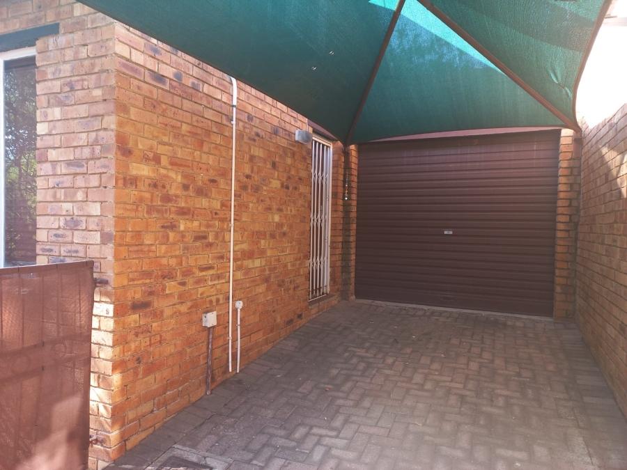 2 Bedroom Property for Sale in Safari Gardens North West